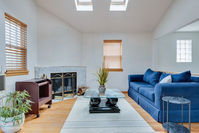 9055 S Luella Avenue, Chicago, IL 60617