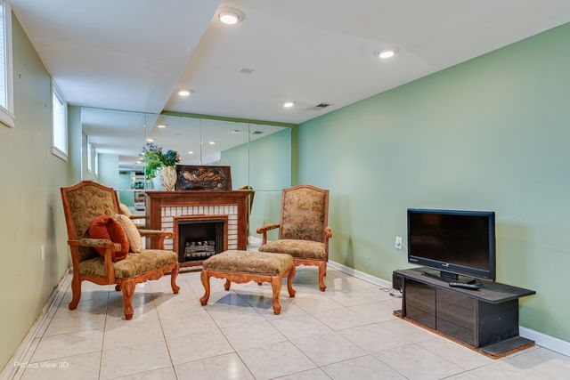 9055 S Luella Avenue, Chicago, IL 60617