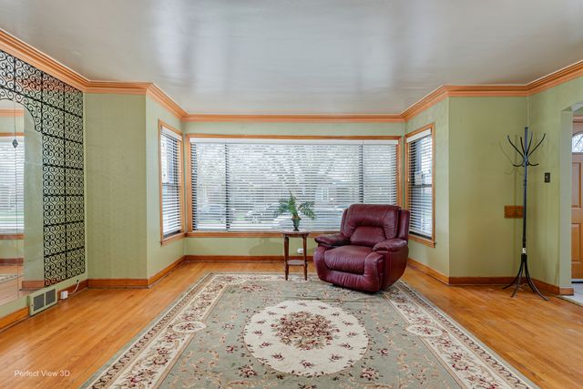 9055 S Luella Avenue, Chicago, IL 60617