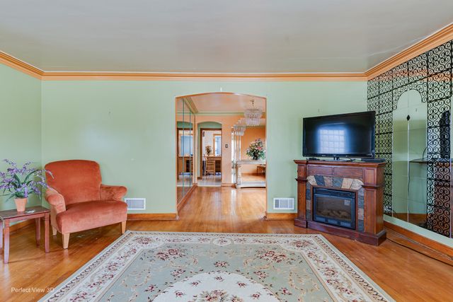 9055 S Luella Avenue, Chicago, IL 60617