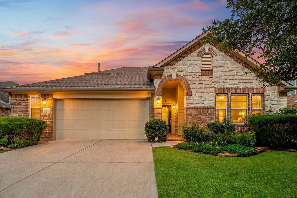 22206 Wenbury Drive, Tomball, TX 77375