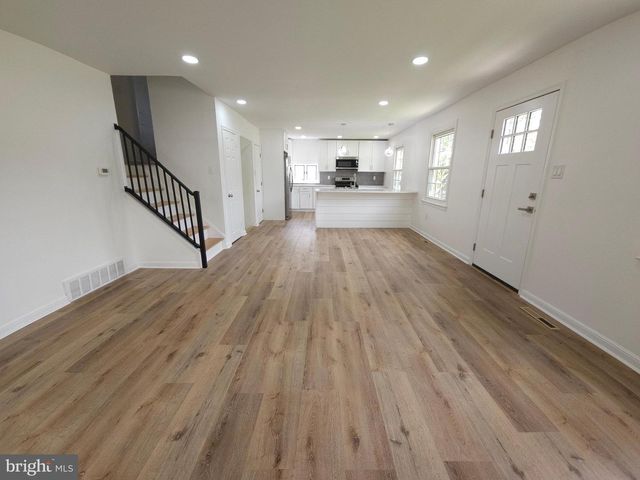 2921 SENAK RD, Abington, PA 19001