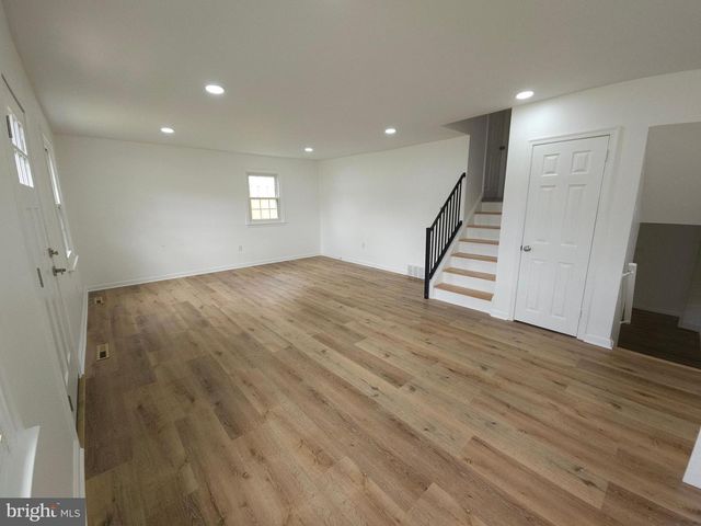 2921 SENAK RD, Abington, PA 19001