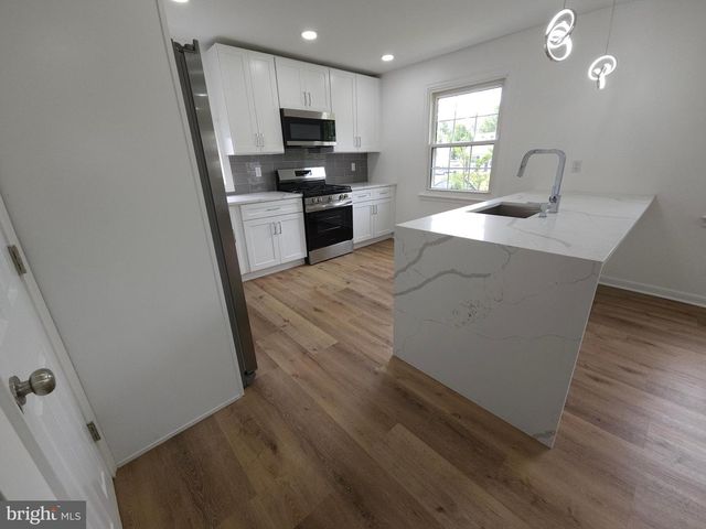 2921 SENAK RD, Abington, PA 19001