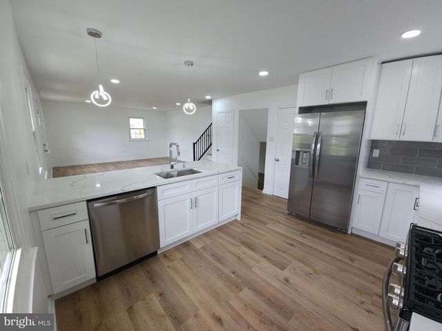 2921 SENAK RD, Abington, PA 19001