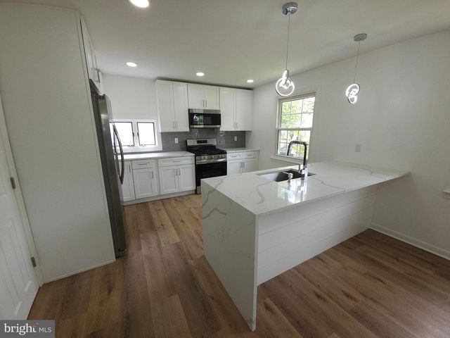 2921 SENAK RD, Abington, PA 19001