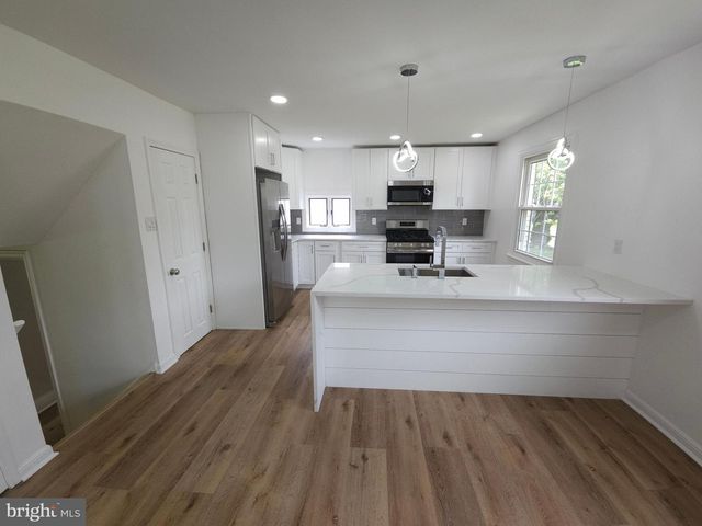 2921 SENAK RD, Abington, PA 19001