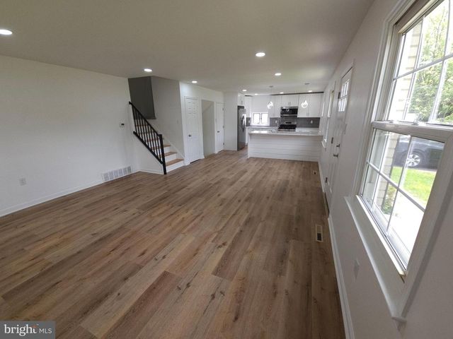 2921 SENAK RD, Abington, PA 19001