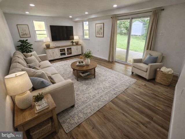 2921 SENAK RD, Abington, PA 19001