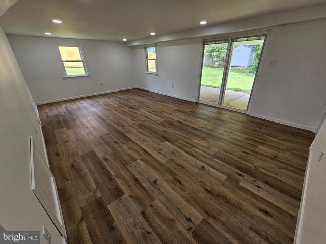 2921 SENAK RD, Abington, PA 19001