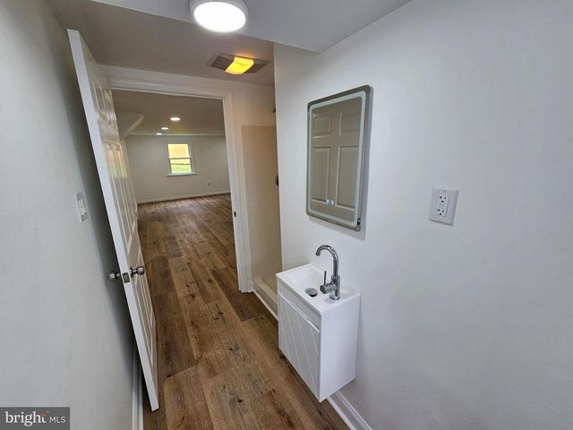 2921 SENAK RD, Abington, PA 19001