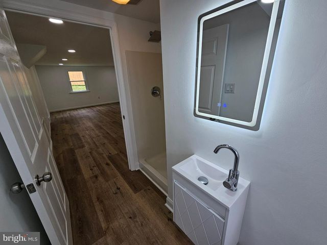2921 SENAK RD, Abington, PA 19001