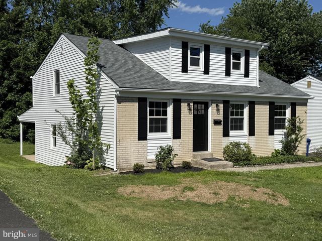 2921 SENAK RD, Abington, PA 19001
