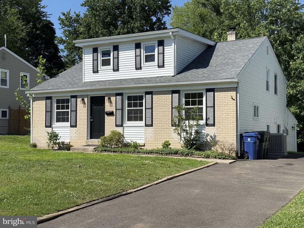 2921 SENAK RD, Abington, PA 19001