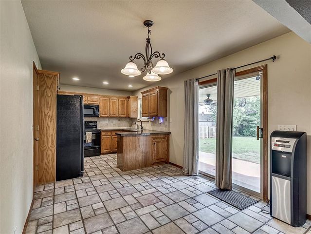 712 N Edgewood Terrace, Mustang, OK 73064
