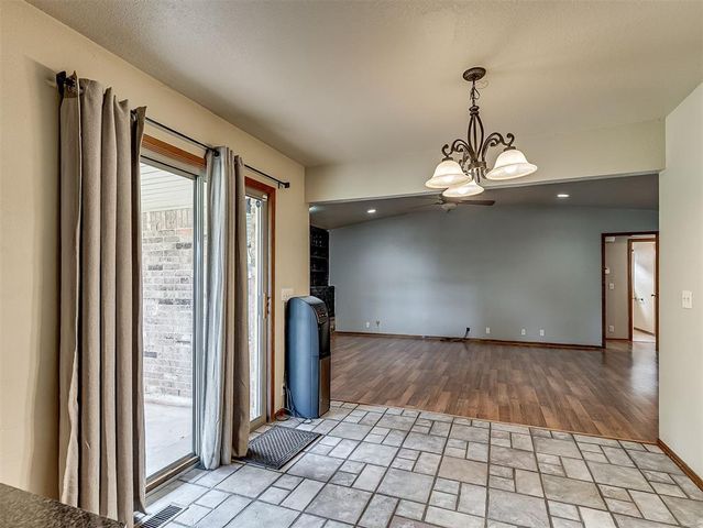 712 N Edgewood Terrace, Mustang, OK 73064