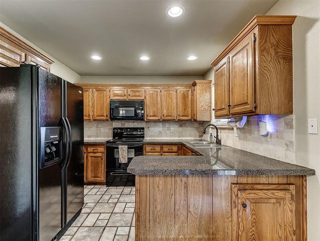712 N Edgewood Terrace, Mustang, OK 73064
