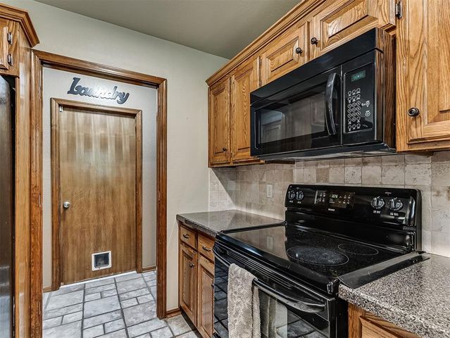 712 N Edgewood Terrace, Mustang, OK 73064