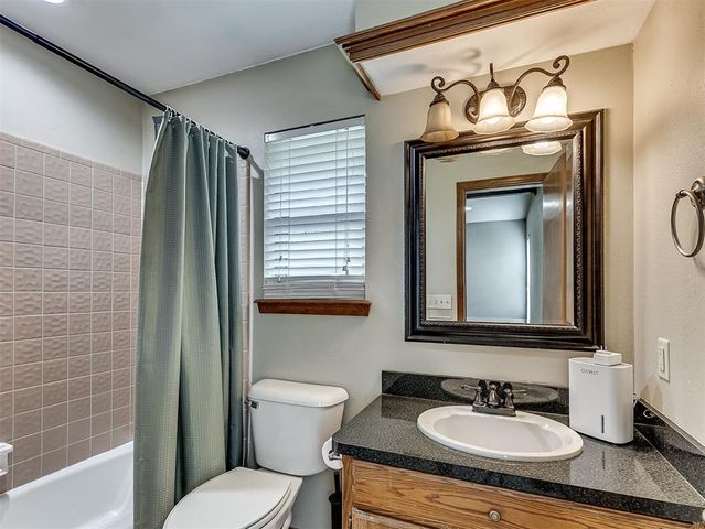 712 N Edgewood Terrace, Mustang, OK 73064