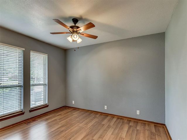 712 N Edgewood Terrace, Mustang, OK 73064