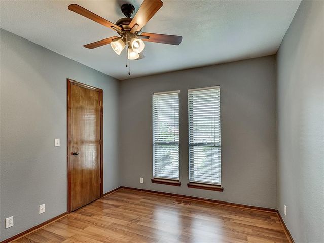 712 N Edgewood Terrace, Mustang, OK 73064