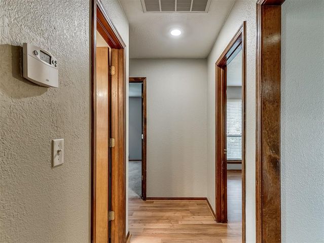 712 N Edgewood Terrace, Mustang, OK 73064