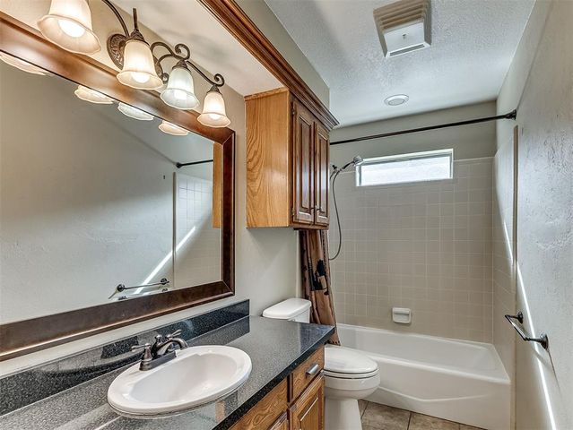 712 N Edgewood Terrace, Mustang, OK 73064