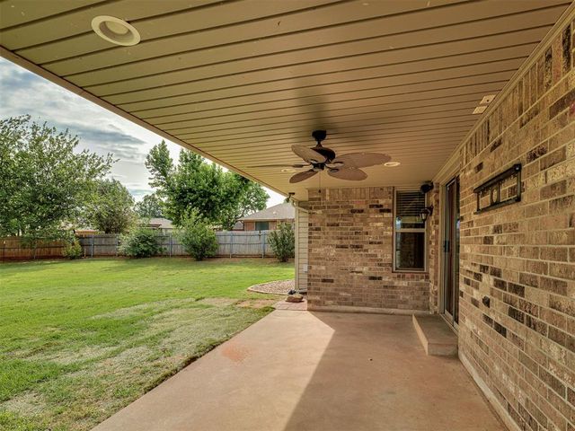 712 N Edgewood Terrace, Mustang, OK 73064
