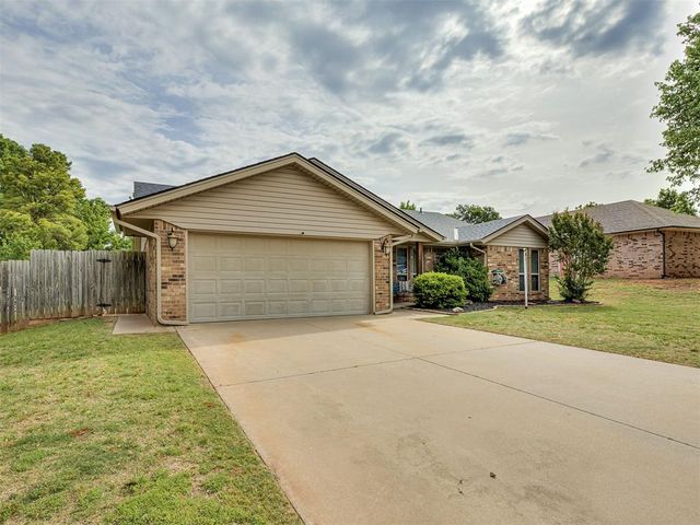 712 N Edgewood Terrace, Mustang, OK 73064