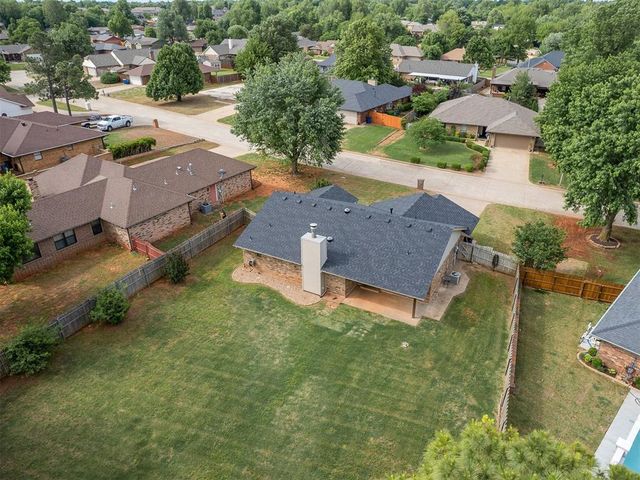 712 N Edgewood Terrace, Mustang, OK 73064