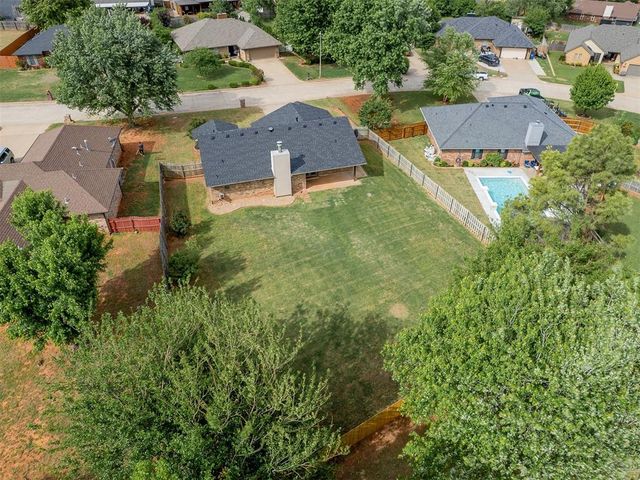 712 N Edgewood Terrace, Mustang, OK 73064