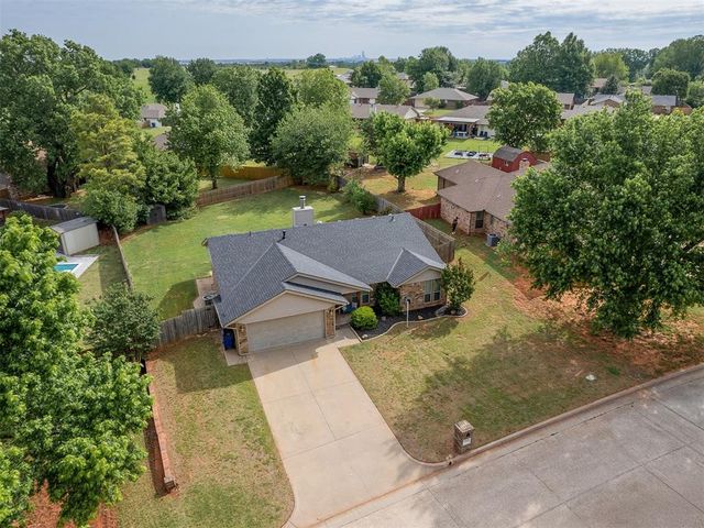 712 N Edgewood Terrace, Mustang, OK 73064