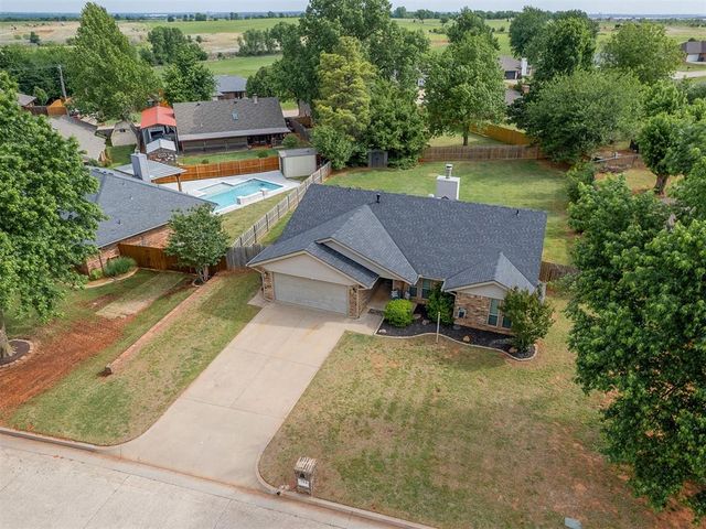 712 N Edgewood Terrace, Mustang, OK 73064