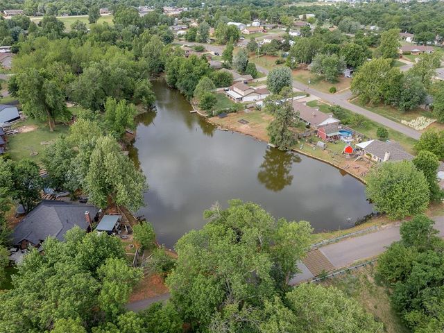 712 N Edgewood Terrace, Mustang, OK 73064
