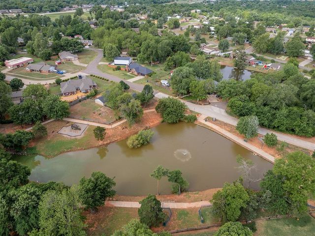 712 N Edgewood Terrace, Mustang, OK 73064