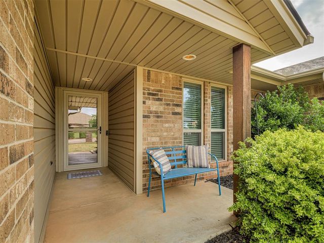712 N Edgewood Terrace, Mustang, OK 73064