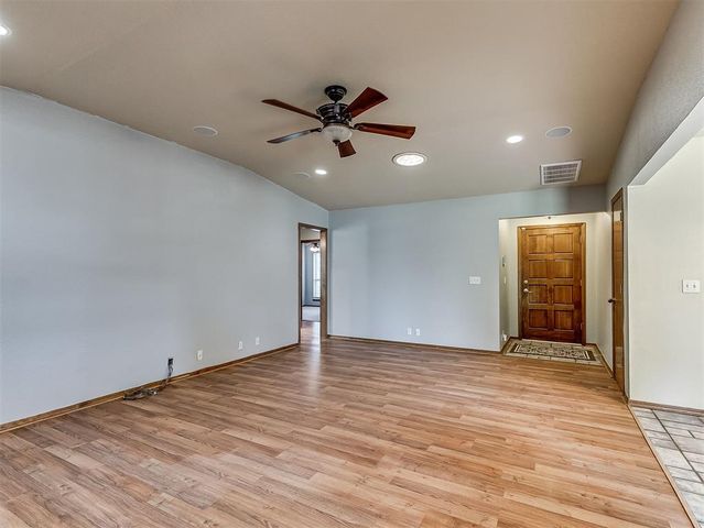 712 N Edgewood Terrace, Mustang, OK 73064