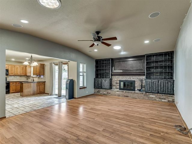 712 N Edgewood Terrace, Mustang, OK 73064