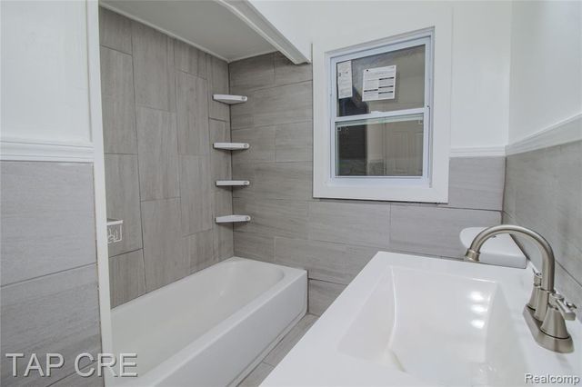 11991 Lakepointe Street, Detroit, MI 48224