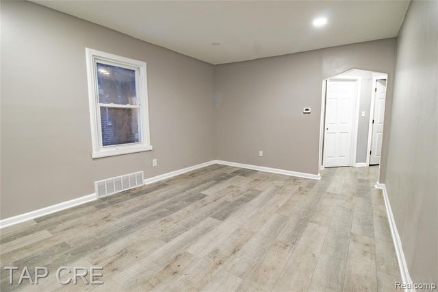 11991 Lakepointe Street, Detroit, MI 48224