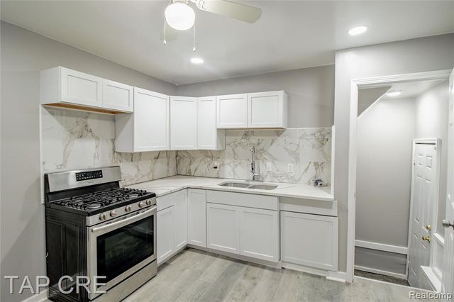 11991 Lakepointe Street, Detroit, MI 48224