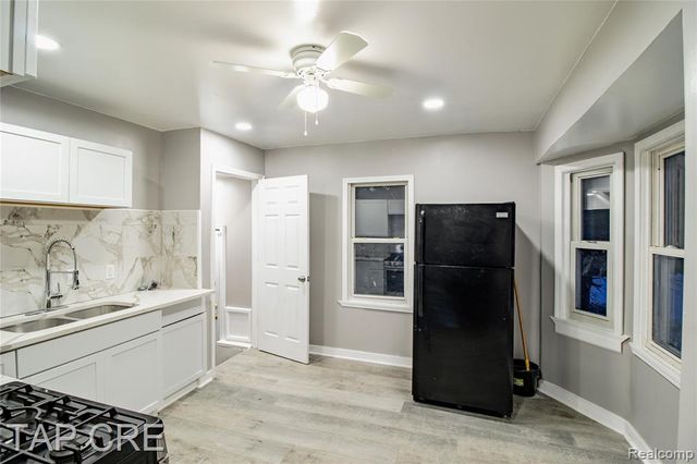 11991 Lakepointe Street, Detroit, MI 48224