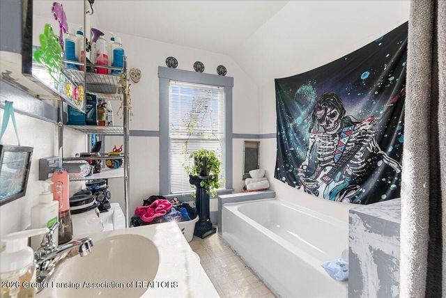 908 N Pine Street, Lansing, MI 48906