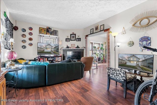 908 N Pine Street, Lansing, MI 48906