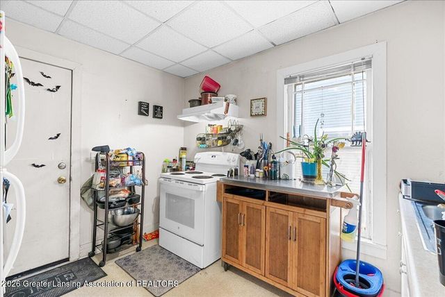 908 N Pine Street, Lansing, MI 48906