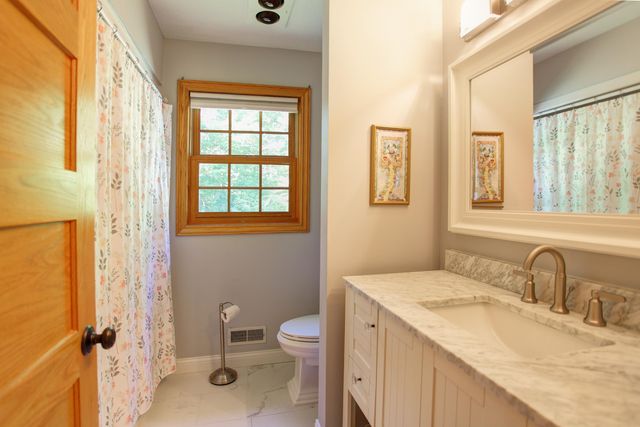 12900 S Woodhaven Lane, Traverse City, MI 49684