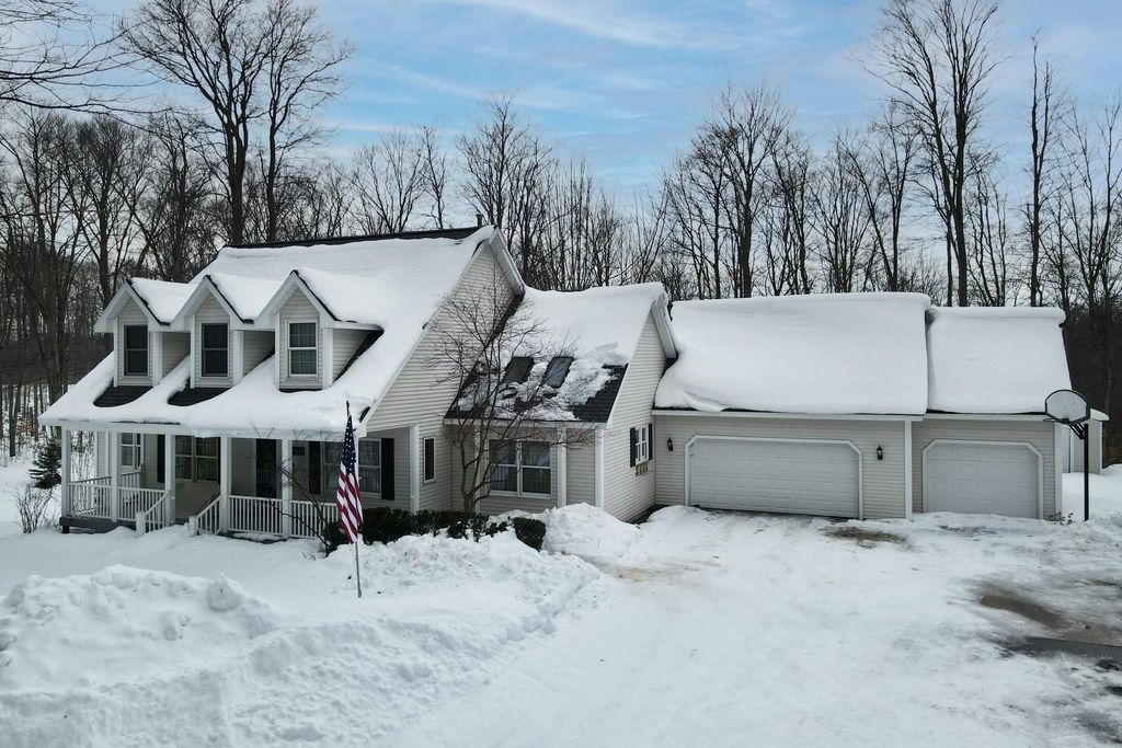 12900 S Woodhaven Lane, Traverse City, MI 49684