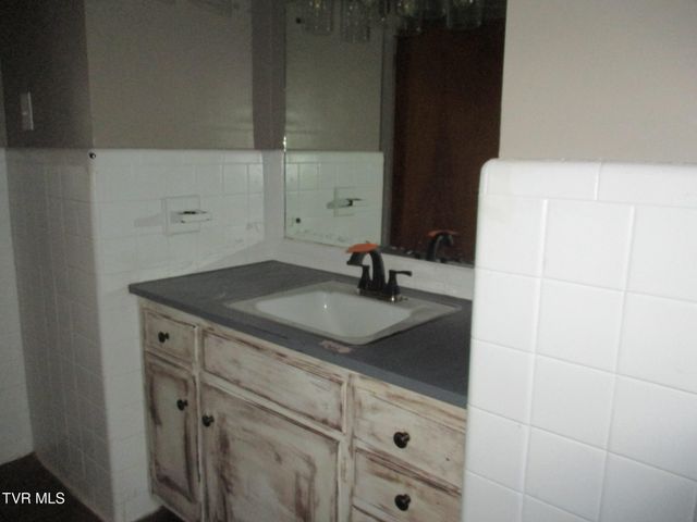 206 Cloverdale Place, Bristol, TN 37620