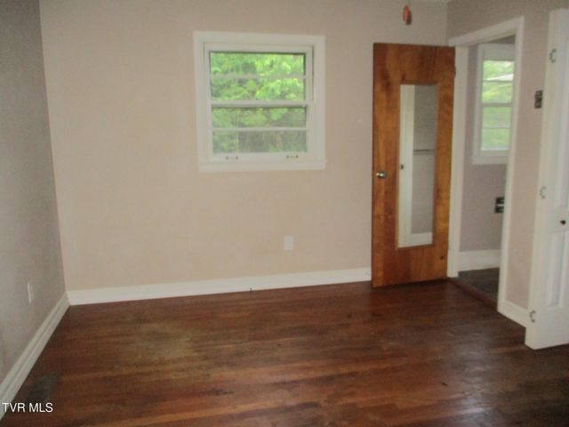 206 Cloverdale Place, Bristol, TN 37620