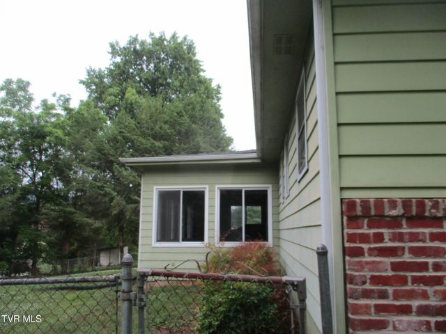 206 Cloverdale Place, Bristol, TN 37620